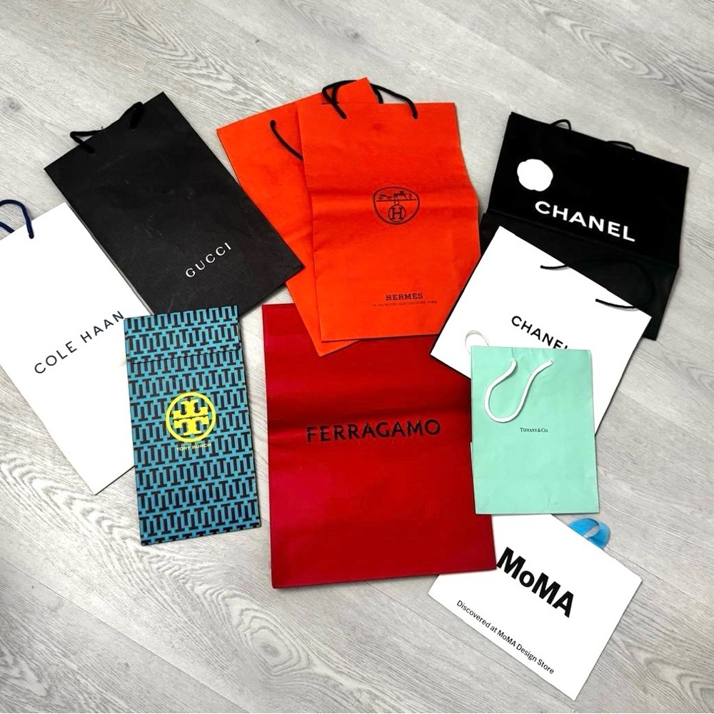 1 buyer choice Luxury Shopping Bag 25 each or $200 for all.